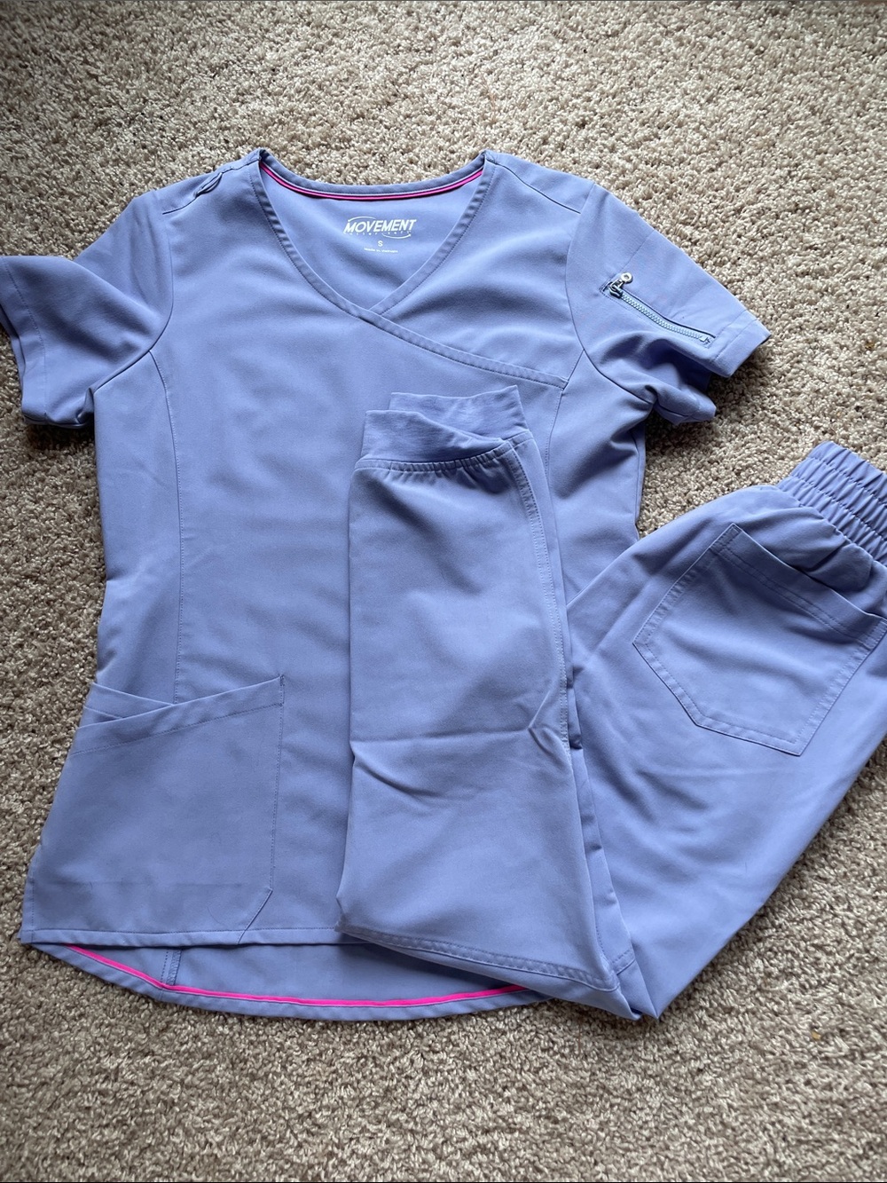 Movement Grape Haze Scrub Set - V-Neck Top & Elastic Waist Pants